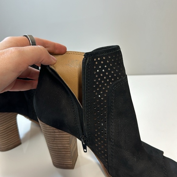 Lucky Brand Lakmen Booties Peep Toe Stacked Heel Size 7.5 - Picture 10 of 15